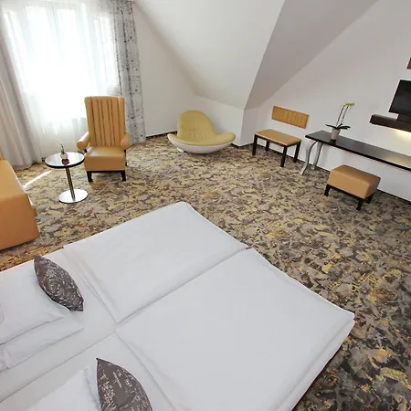 מלון Arcotel Camino