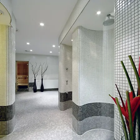 מלון Arcotel Camino